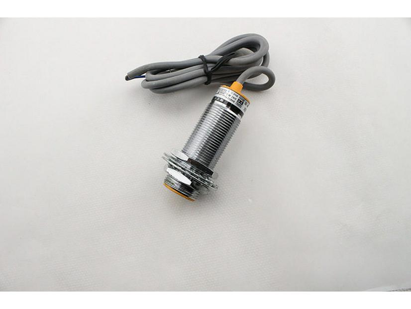 Metall Induktiver Näherungsschalter LB3-3NKNBPKPBLKLBAKAB-F, 24V AC/DC Zwei-/Dreidraht-Sensor