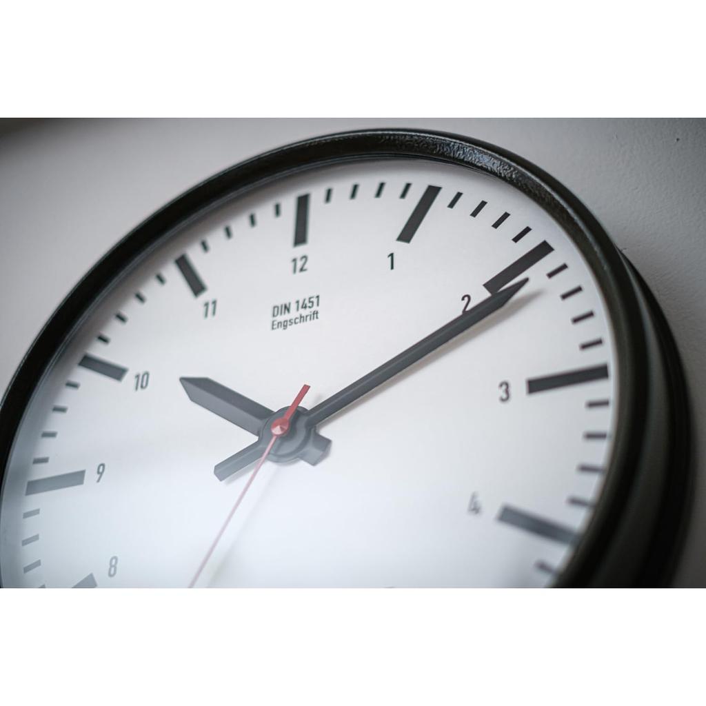 El Commune Wall Clock TRAFFIC SERIES DIN AMP-C062