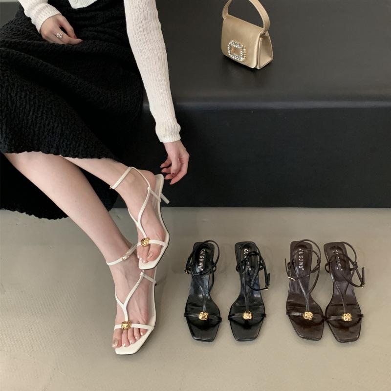 

Мода 2025 босоножки стилет на высоком каблуке женские европейские и американские туфли с открытым носком металлическим декором квадратный носок ремешок-пряжка коричневый 39 темно-коричневого