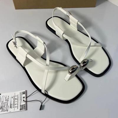 Fashion Brand Design Women Flat Sandals Clip Toe Leisure Outside Beach Shoes for Lady Fashion Metal Decoration 2024 Summer Footwear