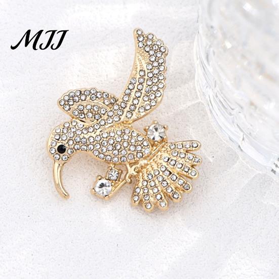 Women Bird Jewelry Rhinestone Hummingbird Brooch, Flying Lapel Pin, Golden Plated Accessory for Clothing Scarf Hat Polished Alloy Brooch