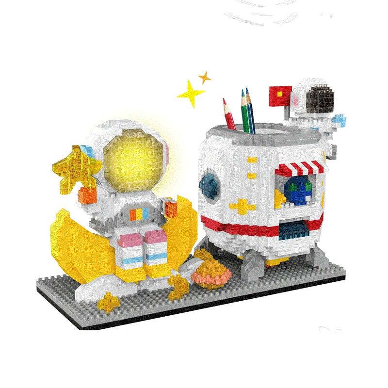 Small Blocks Spaceman Construction Plaything Astronaut Diy Micro Educational Blocks Fun Birthday Girl Gift Man Christmas Present 18359