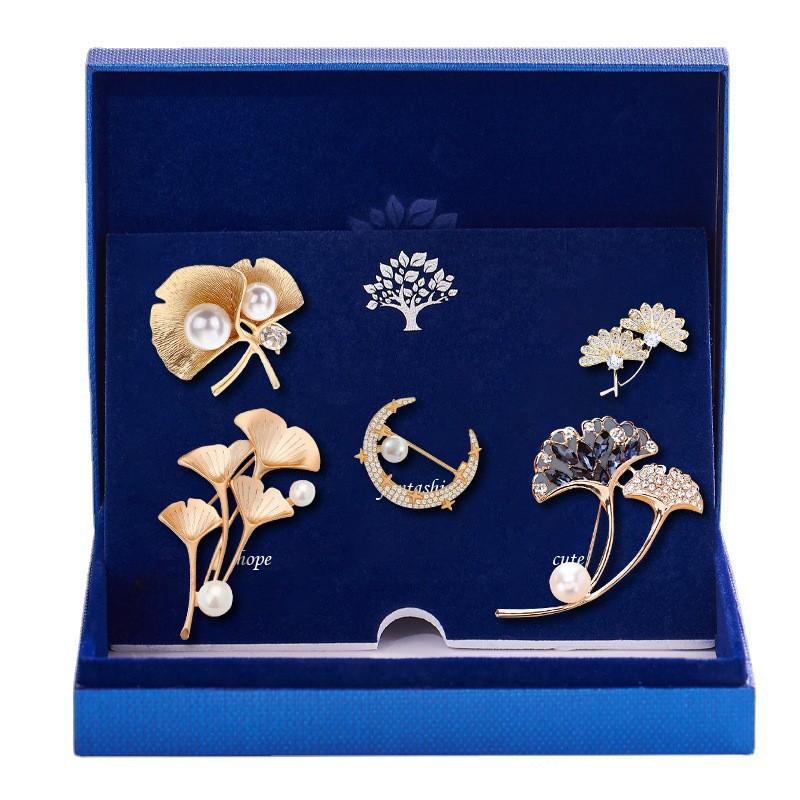 Elegant Floral Brooch Women Alloy Pin With Rose Design Fashion Office Accessory Lapel Gift Girlfriend