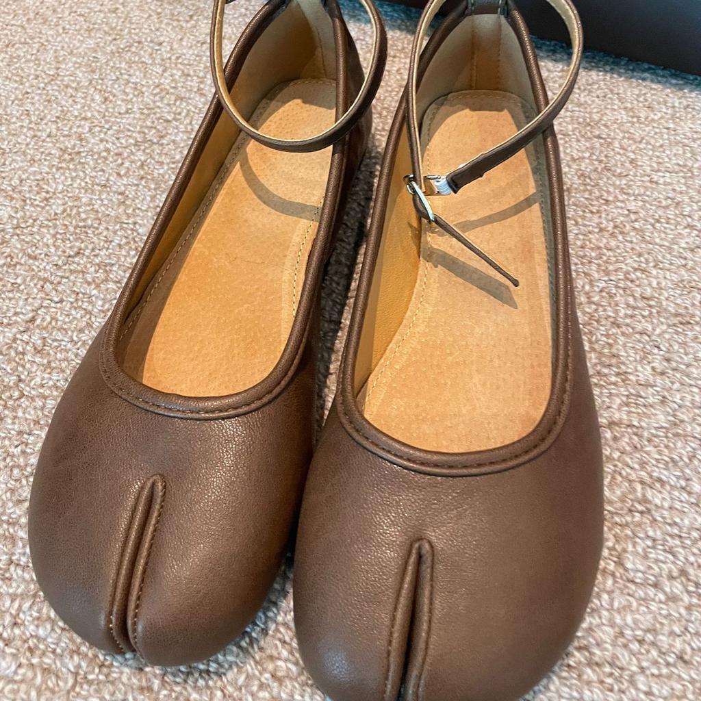 Fashion IPPEUM Split Toe Shoes Ballet Flats PU Leather Mary Janes Ankle Straps Retro Flat Shoes Women
