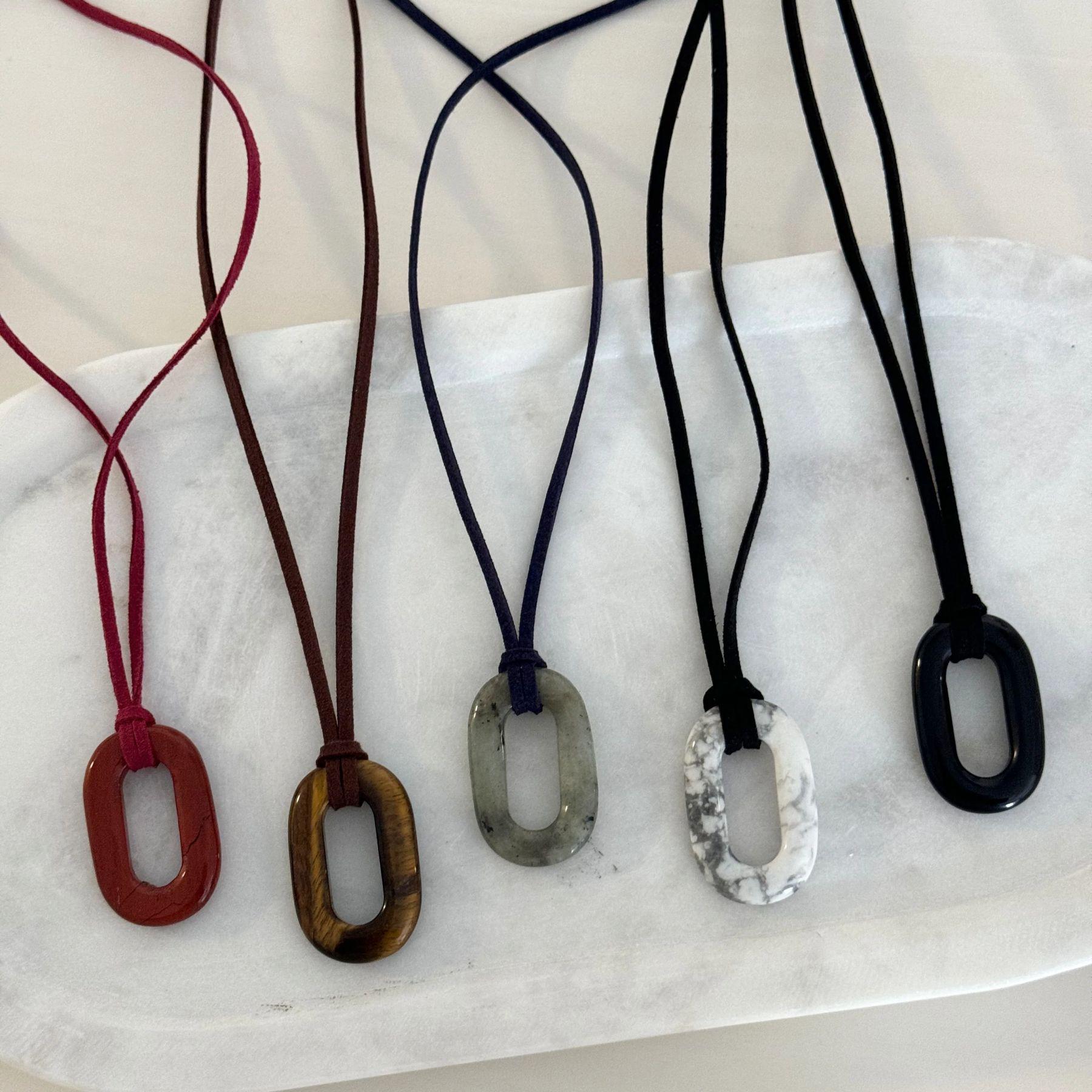 Versatile Oval Stone Pendant Necklace - Adjustable & Stylish Black