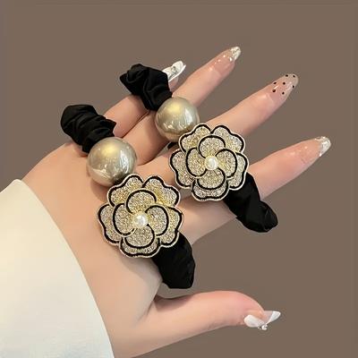 Scrunchie per capelli vintage elegante in tessuto nero con design rosa scintillante ideale come accessorio per capelli, scrunchie, fiore rosa, chignon