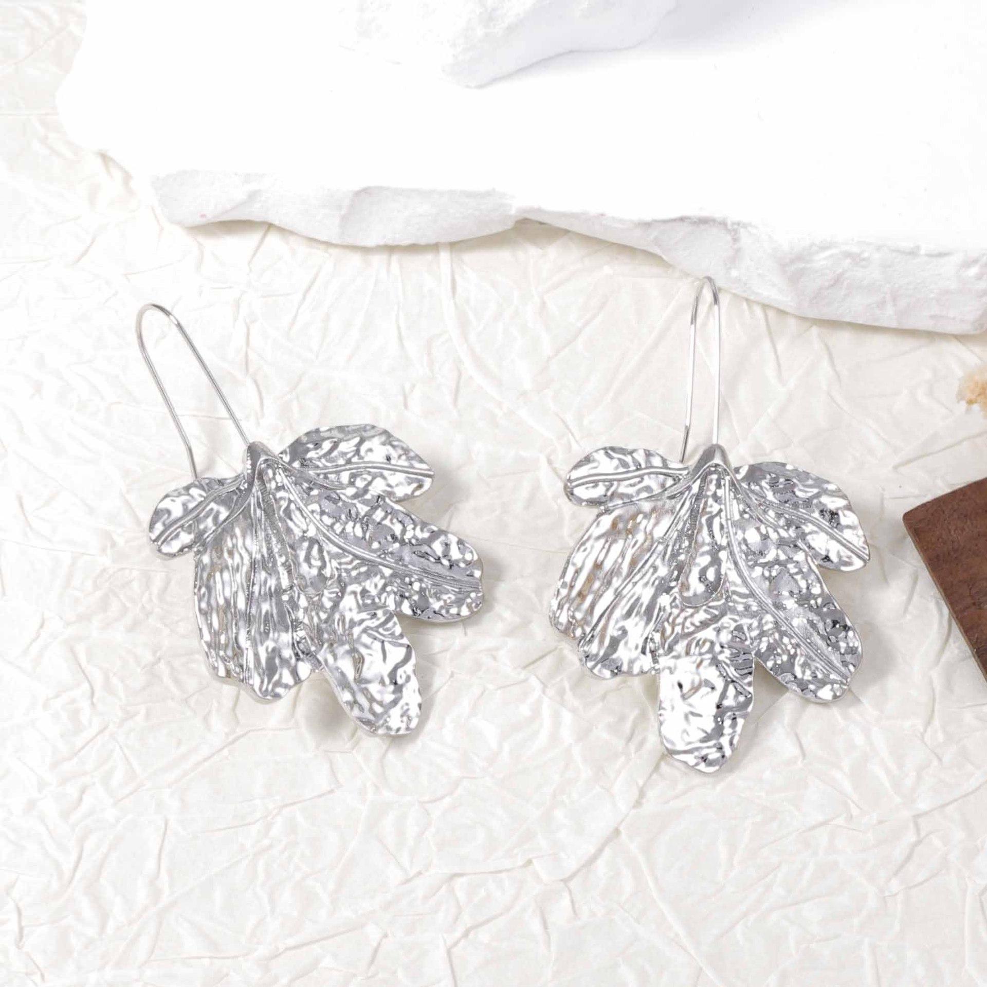 

Digadagu Simple Leaf Dangle Earrings Metal Pleated Geometric Earrings New Women s Daily Party Zircon AccessoriesZAA медный