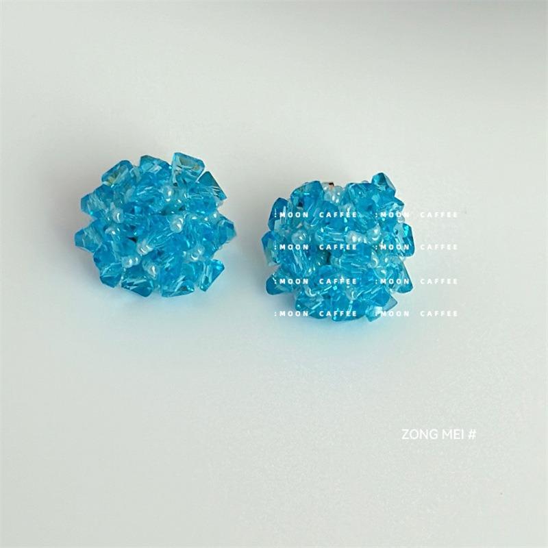 Blue beaded stud earrings heavy industry hand-woven hydrangea earrings white holiday wind ear clips mosquito coil disc s