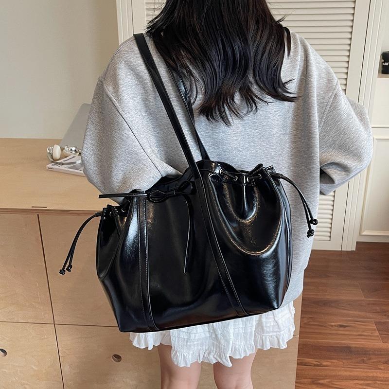 Premium retro tote bag women's new large-capacity fashionable versatile underarm bag commuter shoulder bag