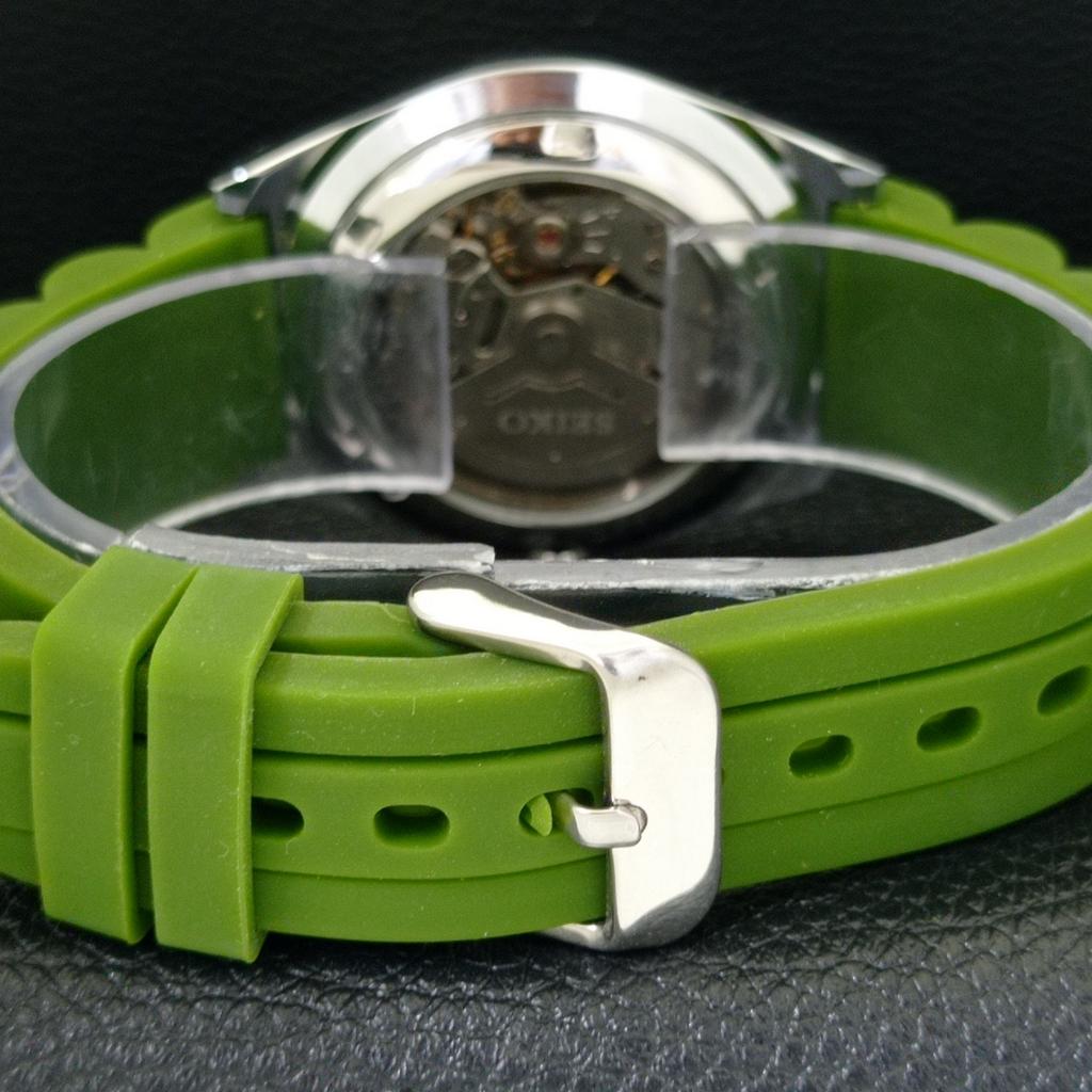 AUTOMATIC VINTAGE REFURBISHED SEIKO 5 JAPAN MENS GREEN DIAL WATCH a440643-9 Sk-a440643-1