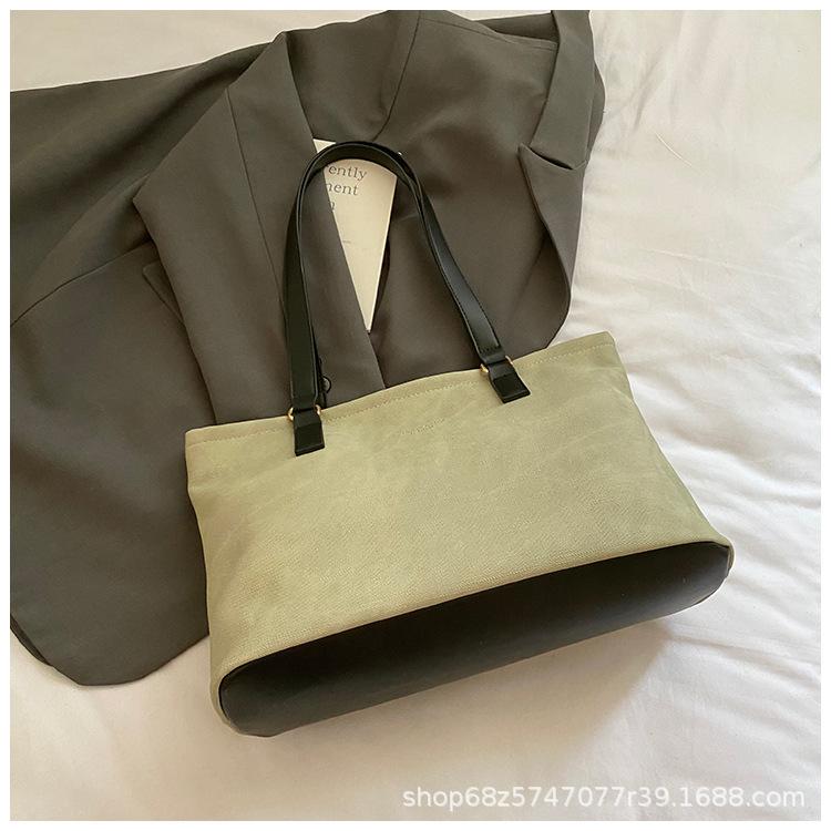 

Commuting to work large-capacity bag women s 2025 new retro soft leather fashion tote bag simple texture shoulder bag