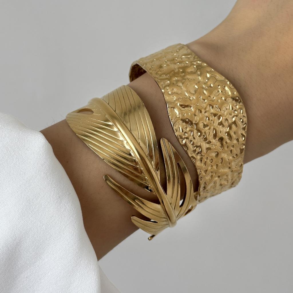 Trendy Punk Gold Plated Stainless Steel Wide Flower Cuff Bangle for Women Luxury Irregular Geometric Bracelet Jewelry Party Gift