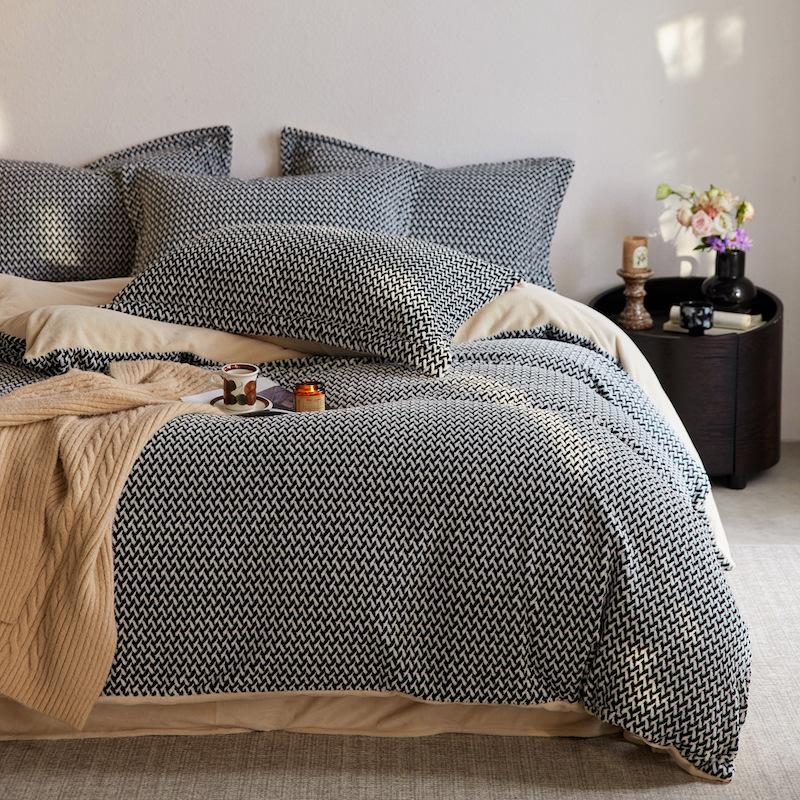 

Комплект из четырех предметов из утолщенного молочного флиса для кровати, антистатичный, высокая плотность граммов, коралловый флис с гравировкой, комплект из трех предметов 1.2m 3pc- 150 * 200cm quilt core