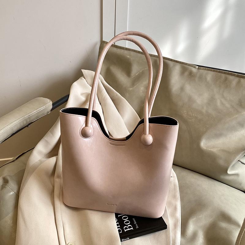 Large-capacity commuter underarm bag women's new spring and summer fashion shoulder bag commuter tote bag to work