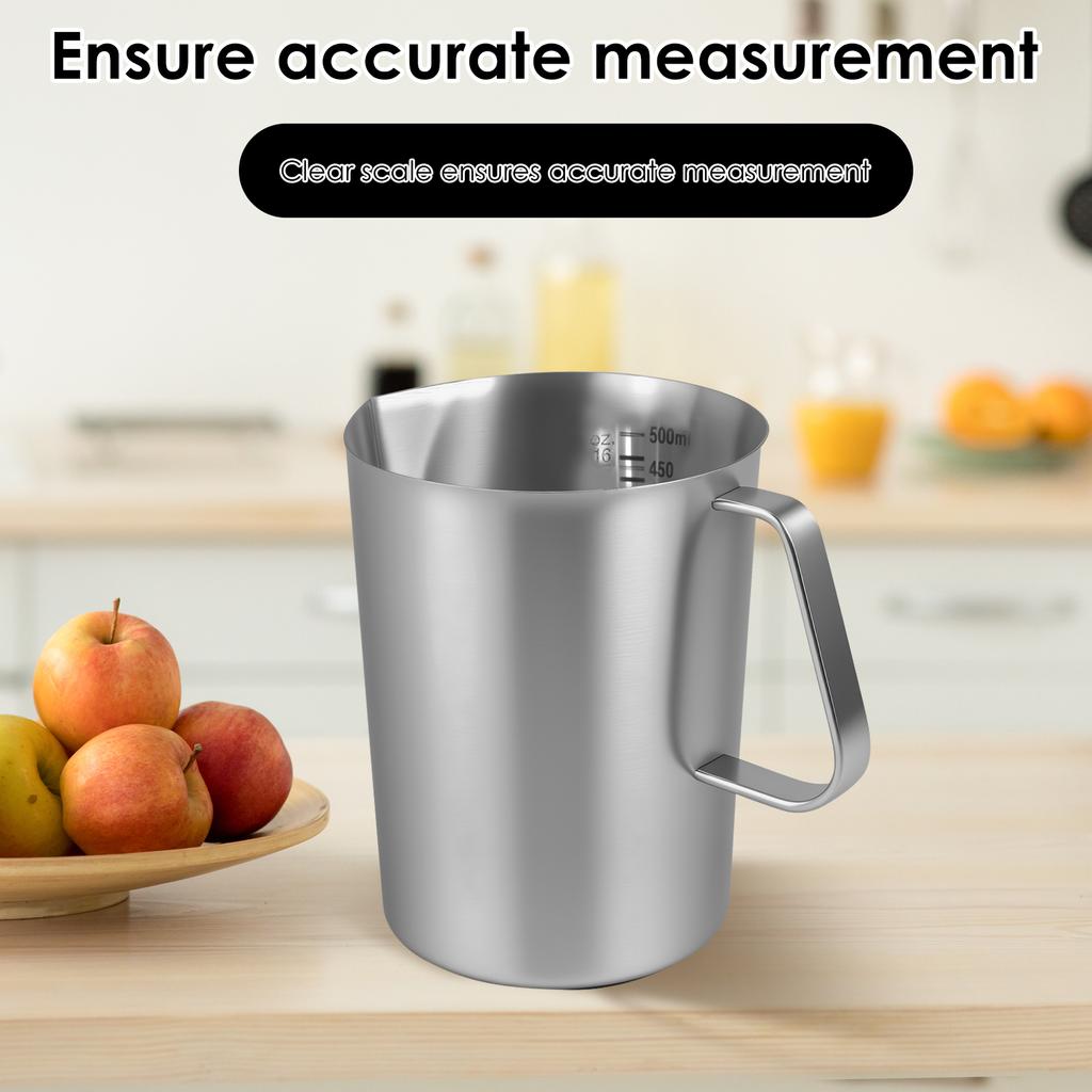 Milchaufschäumkännchen aus Edelstahl mit Griff und Deckel, rostfrei, mit großer Öffnung, Messbecher aus Metall mit klarer Markierung für Zuhause