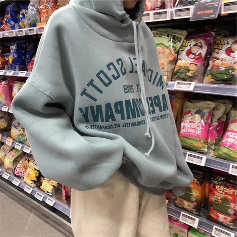 

Утепленный женский свитер с буквенным принтом из плюша на осень/зиму — ленивый стиль, универсальный и свободный крой. XL озеро синий