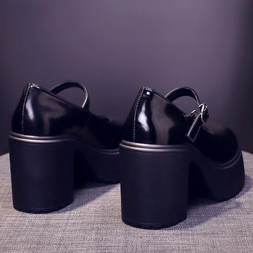 Kvinner med tykke hæler og høye hæler, vår- og høsttåknapp med rhinestones, sammen med skjørt og sko med mellomhæl