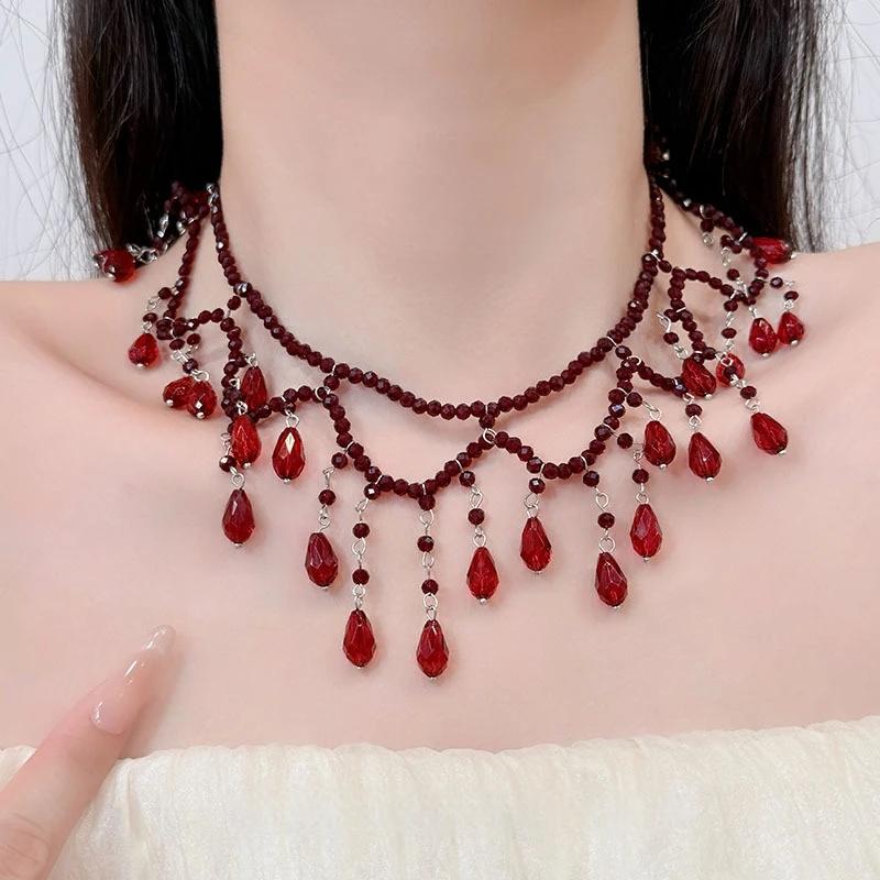 1 ks Tmavý Elegantní Jedinečný Design Červená Kapka Třásně Perlový Korálkový Vícevrstvý Náhrdelník na Klíční Kost Pro Ženy