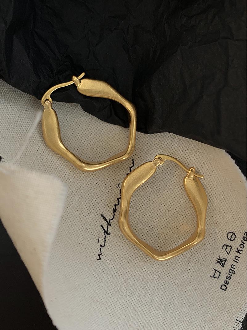 

Серьги-кольца из матового металла в гонконгском стиле - Модные и ретро с французским шиком