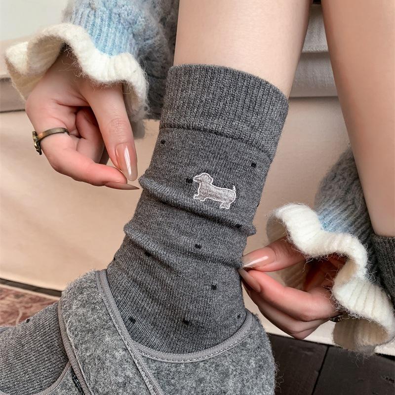 Damen Herbst und Winter Warme Verdickte Cartoon Dackel Hund Gestickte Gepunktete Wolle Trommelplüsch Socken