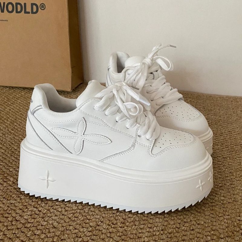 LU Si, the Same Thick-soled Little White Shoes for Women's 2025 Autumn New Maillard Muffin Sole Heightening Lace-up Casual Board Shoes