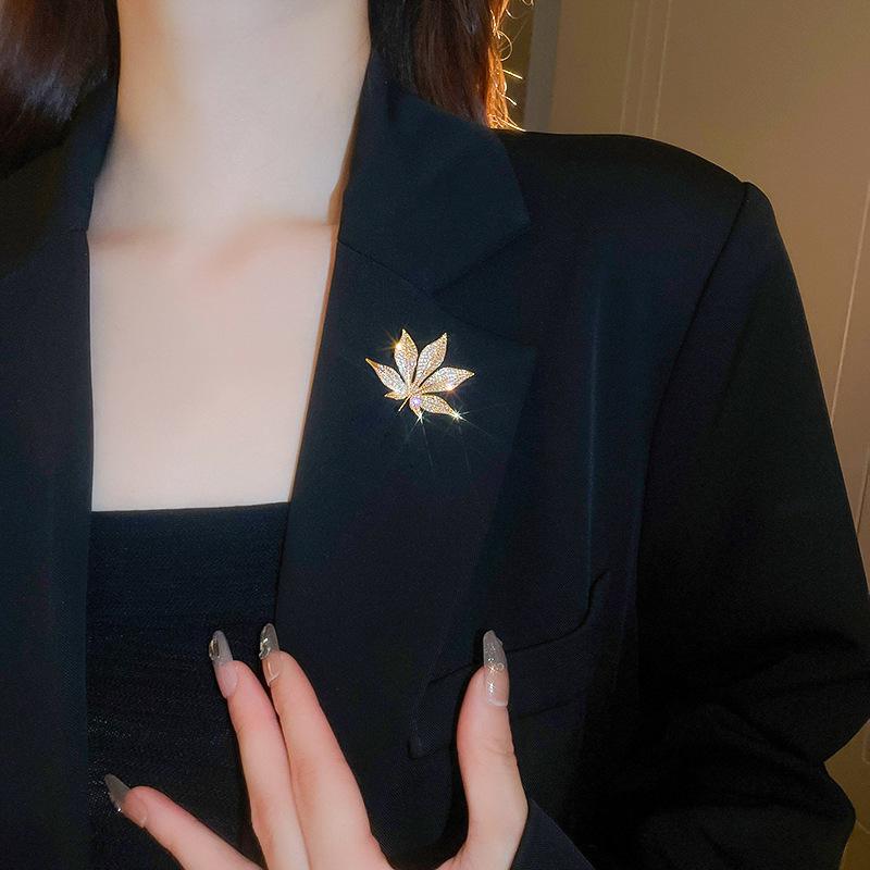 Premium zircon maple leaf brooch real gold electroplating niche sweater pin brooch