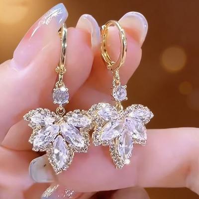 Super Flash Fashion Versatile Zircon Maple Leaf Earrings Women's New Trendy Niche Design Earrings Light Luxury Retro Earrings