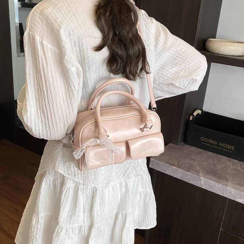 Fashion portable small square bag women's 2025 new hand-held class commuter leisure shoulder bag versatile oblique span women's bag