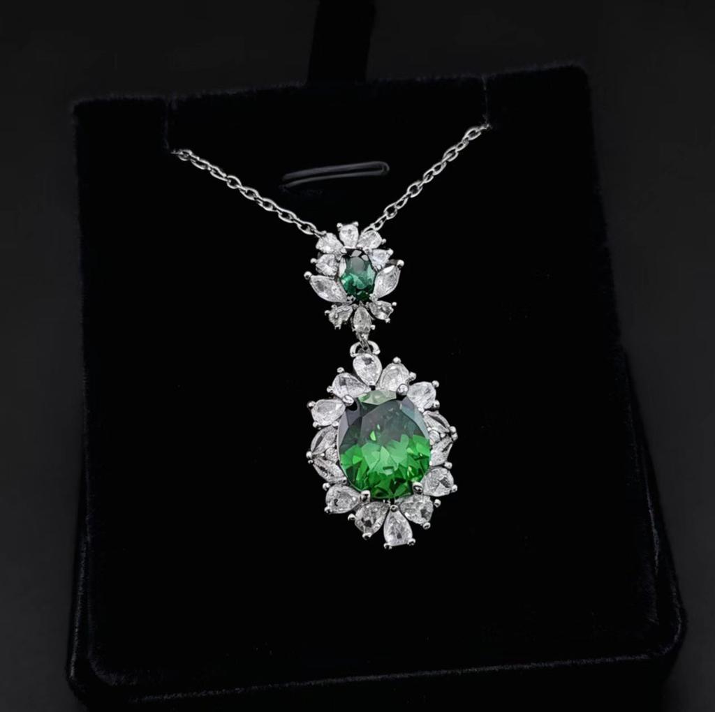 Vintage Colored Jewelry Set Simulation Sapphire Pendant 10 * 12 Stud Earrings 6 * 8 Ring 8 * 10 Three-Piece Jewelry Set