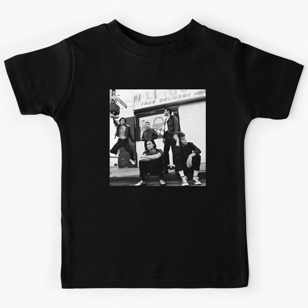 watching the road bnw Kids T-Shirt 150