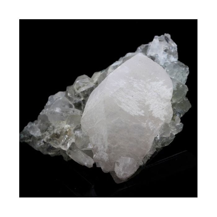 Pierres et Minéraux. Calcite + Quartz. 312.5 ct. Maronne, La Garde-en-Oisans, France..