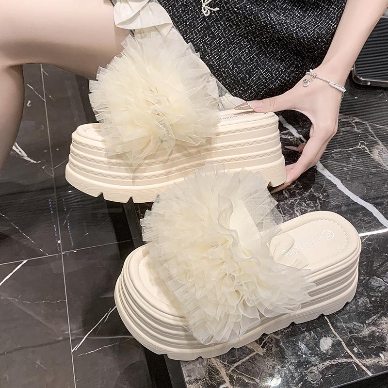 Mode 8CM Hohe Plateau-Slipper Damen 2025 Sommer Neu Dicksohlige Damen High Heels Blume Strand-Sandalen Ethnischer Stil Flip Flops