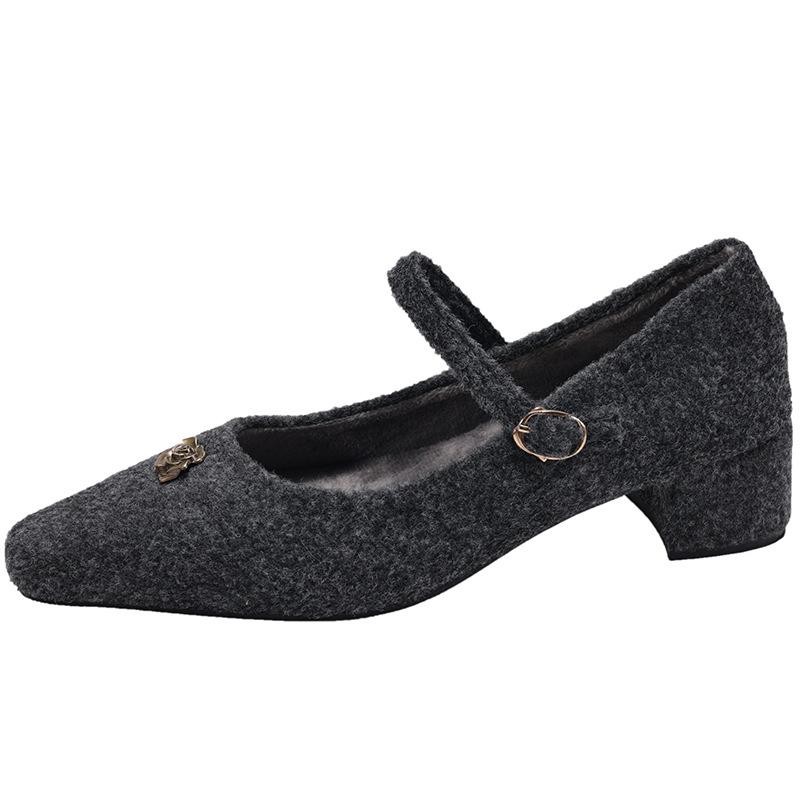 Fashion temperament French retro thick heel light mouth single shoes women's 2025 new spring and autumn skirt velvet Mary Jane shoes