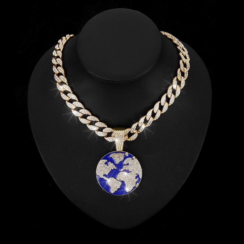 Collana in Lega con Ciondolo Hip Hop Terra Completamente Intarsiato di Strass Catena Cubana da Uomo Stile a Strati