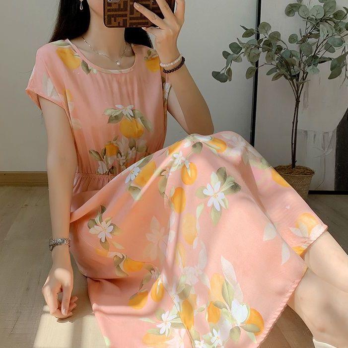 Свободное и обтягивающее хлопково-шелковое платье с короткими рукавами для летней — фото 29