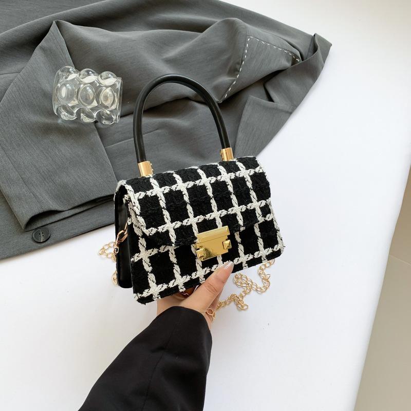 Fashion Trend Small Square Bag Shoulder Bag 2025 This Year's Popular New Niche Single Shoulder Simple Personalized Korean Version of Women's Bags