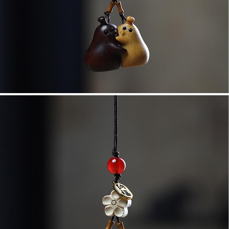 Unisex Personalized Hugging Pear Keychain: Red & Green Sandalwood Pendant Phone Chain
