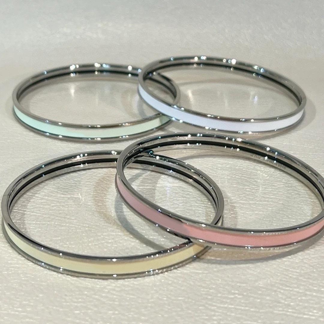 

Enamel Bracelet in 4 Colors, Exquisite and Non Allergic Inlaid Craftsmanship Material Unisex Gift for Girlfriend open розовый