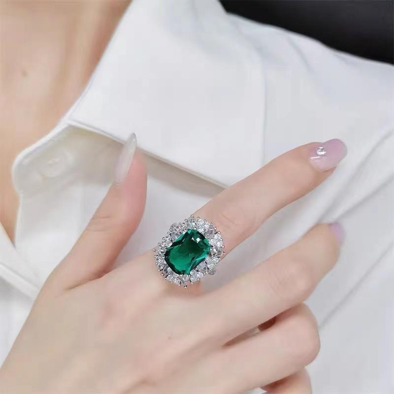 Emerald Ring with High-Carbon Diamond: Luxury Open-Design for Women