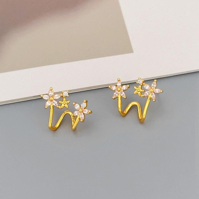 Fashion And Trendy Cold Wind Earrings Simple And High-End Unique Petal Design Stud Earrings золотой