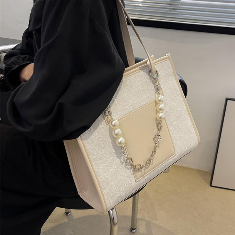 Internet celebrity fashion bag female 2024 new spring large capacity pearl chain shoulder bag niche design underarm bag