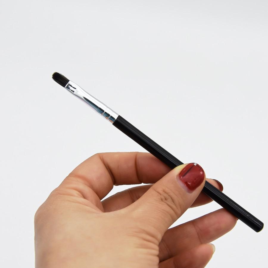 Makeup Artist Lip & Concealer Brush: Beauty Tool for Lipstick, Correction, Blending & Spot Coverage