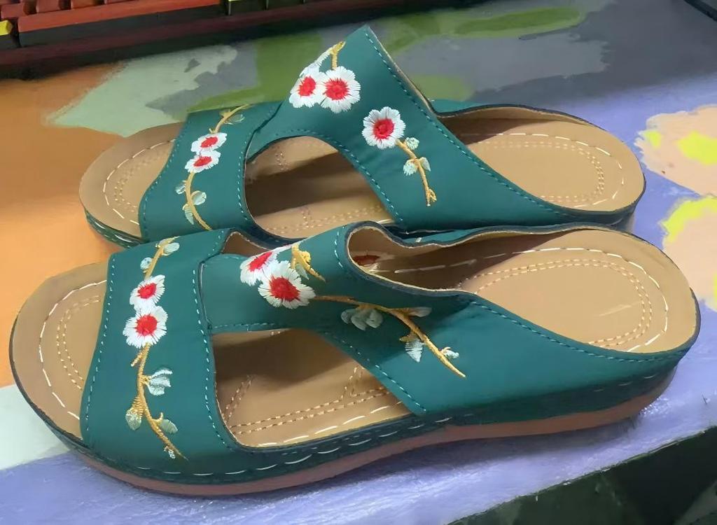 Women's Summer Flower Wedge Sandals: Casual Beach Outdoor Slippers