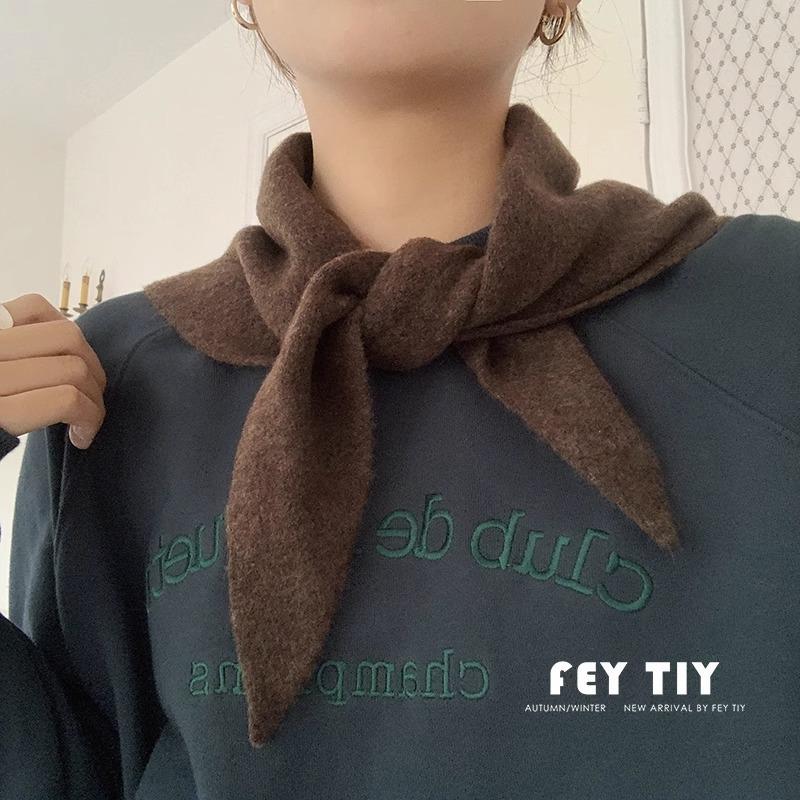 Winter new versatile triangle scarf small scarf women's autumn, autumn and winter comfortable skin-friendly neck care thickened warm scarf