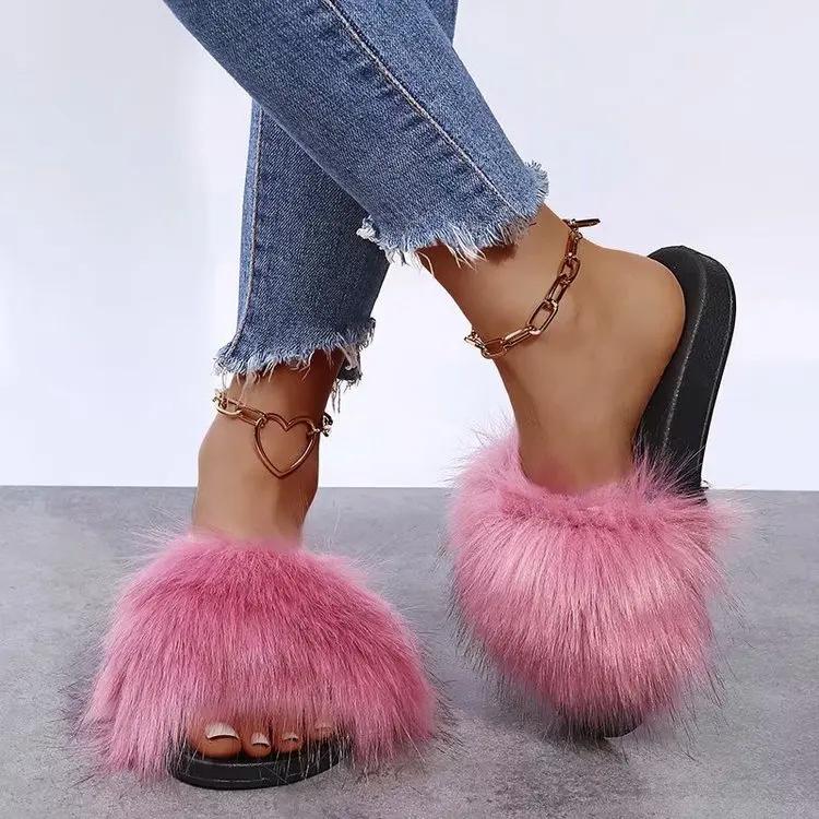 Fashion New Women Slippers 2025 Summer Slip on Flat Sandals Luxury Casual Lightweight Shoes Trend Beach Roman Slippers Home Slides Women