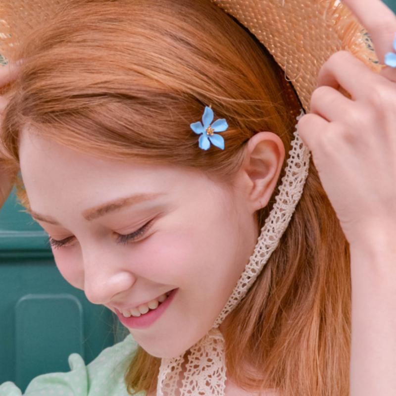 

Dana Burton Leilani Twist Flower Hairpin light pink