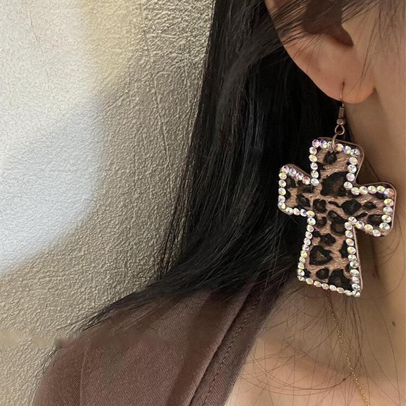 Exaggerated Shiny Crystal Leopard Print Cross Earrings for Women Gorl Sexy Charm Earring Vintage Goth Y2K Jewelry Accessories