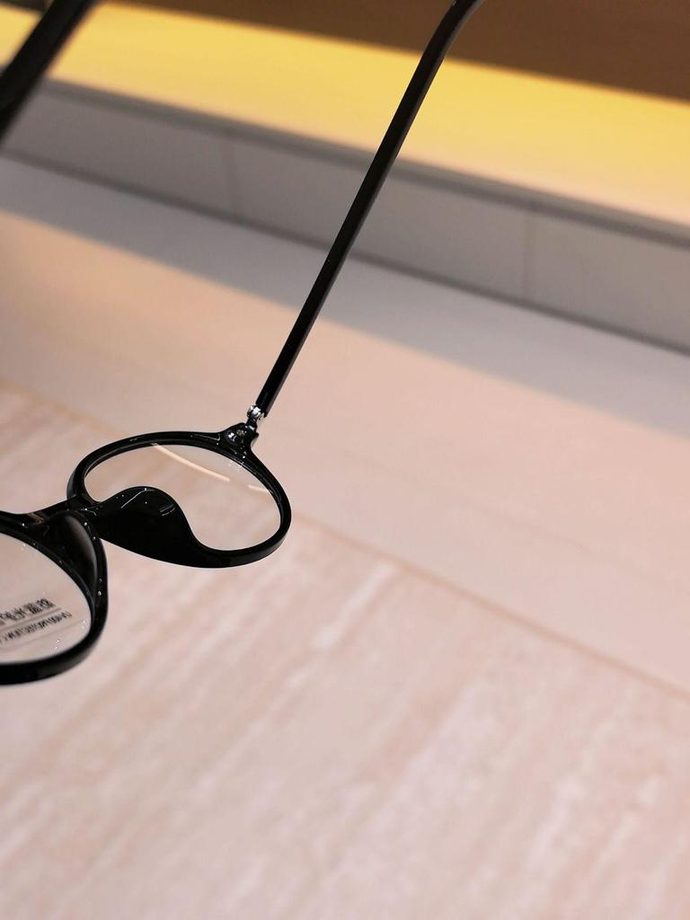 Stylish Oval Lightweight Unisex Glasses: Versatile Myopia-Compatible Soft TR Frame