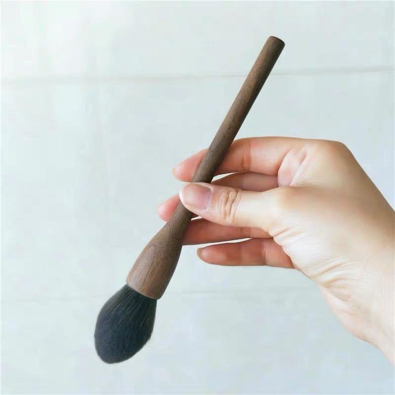 

Soft Handmade Ancient Style Makeup Brush Walnut Blush Brush Highlight Brush Shading Brush Cosmetic Brush Makeup Tools High Glow Brush 05