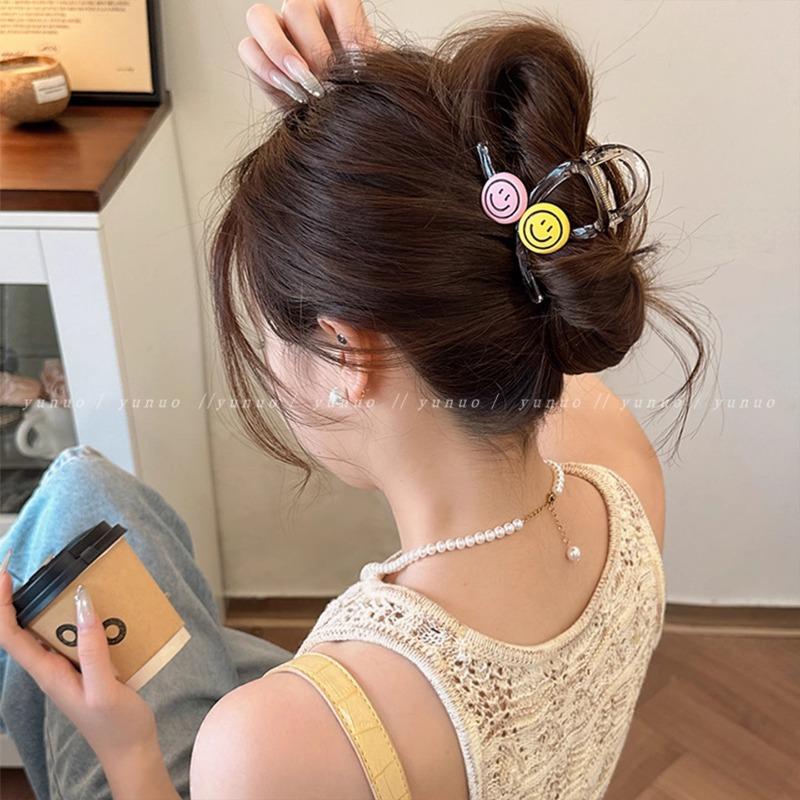 Smiley Face Hairpin High PonytailShark Clip Hair Accessory At The Back of The Female Head